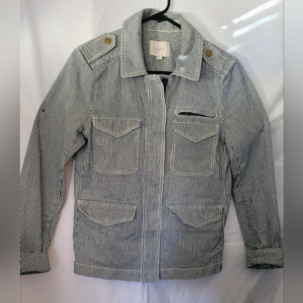 LOFT Black and White Striped Jacket.. (54B)